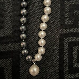 Elegant Black and White Pearl Necklace